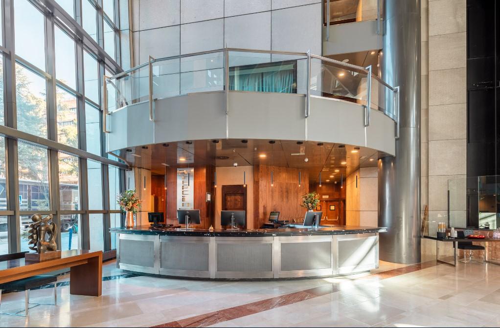 ยูโรสตาร์ สวีทส์ มิราซิเอร่า Hotel มาดริด ภายนอก รูปภาพ The lobby of the hotel