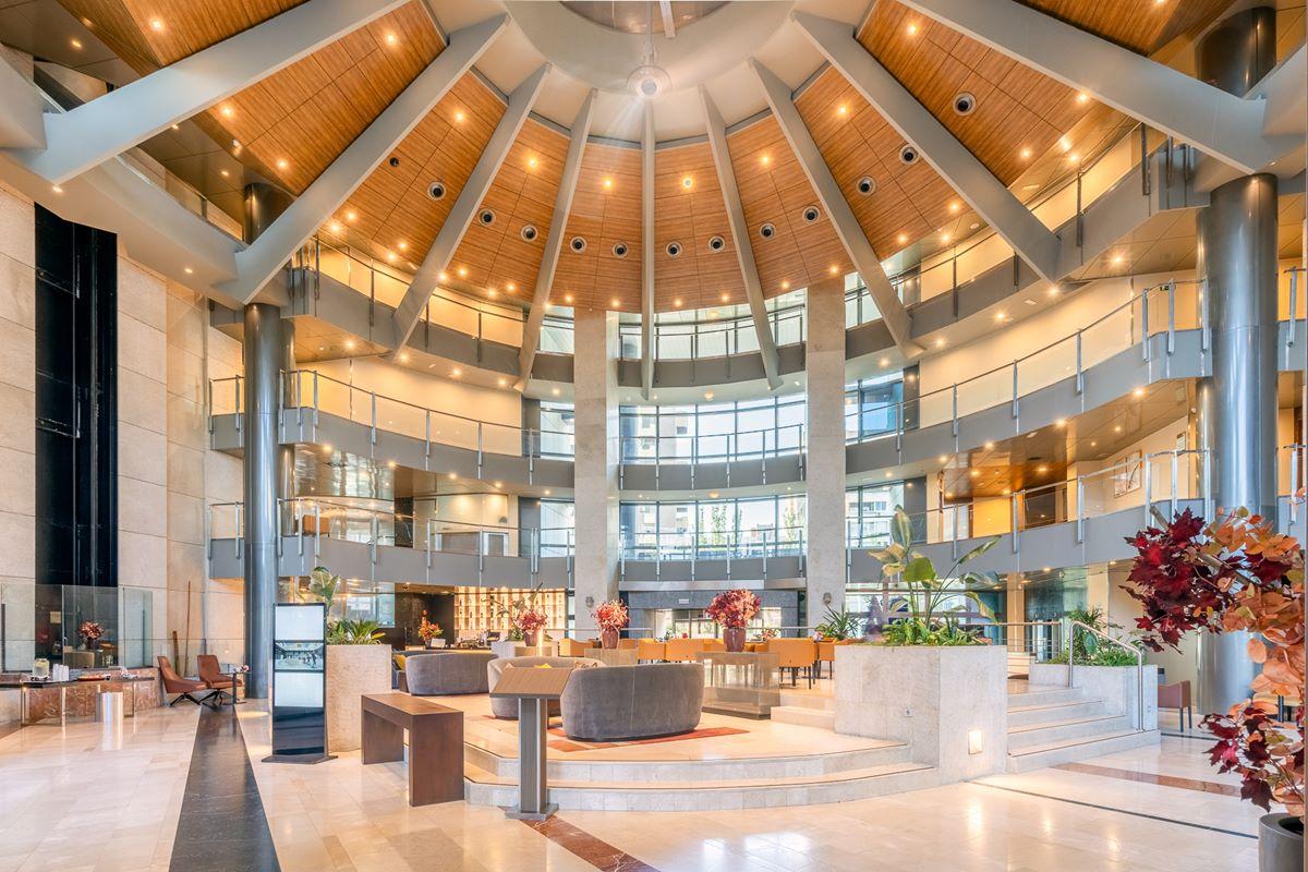 ยูโรสตาร์ สวีทส์ มิราซิเอร่า Hotel มาดริด ภายนอก รูปภาพ The lobby of the hotel
