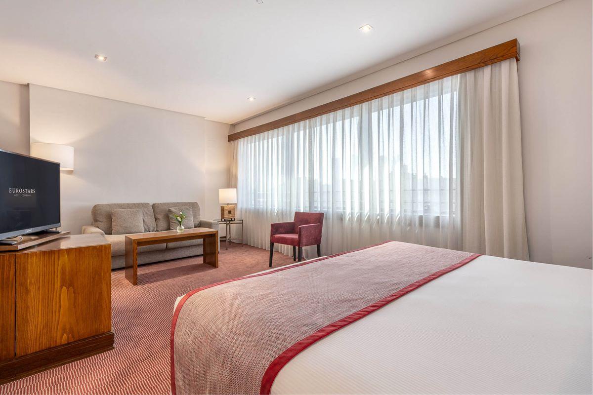 ยูโรสตาร์ สวีทส์ มิราซิเอร่า Hotel มาดริด ภายนอก รูปภาพ A room at the hotel