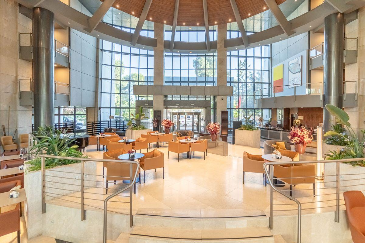 ยูโรสตาร์ สวีทส์ มิราซิเอร่า Hotel มาดริด ภายนอก รูปภาพ Interior of the airport