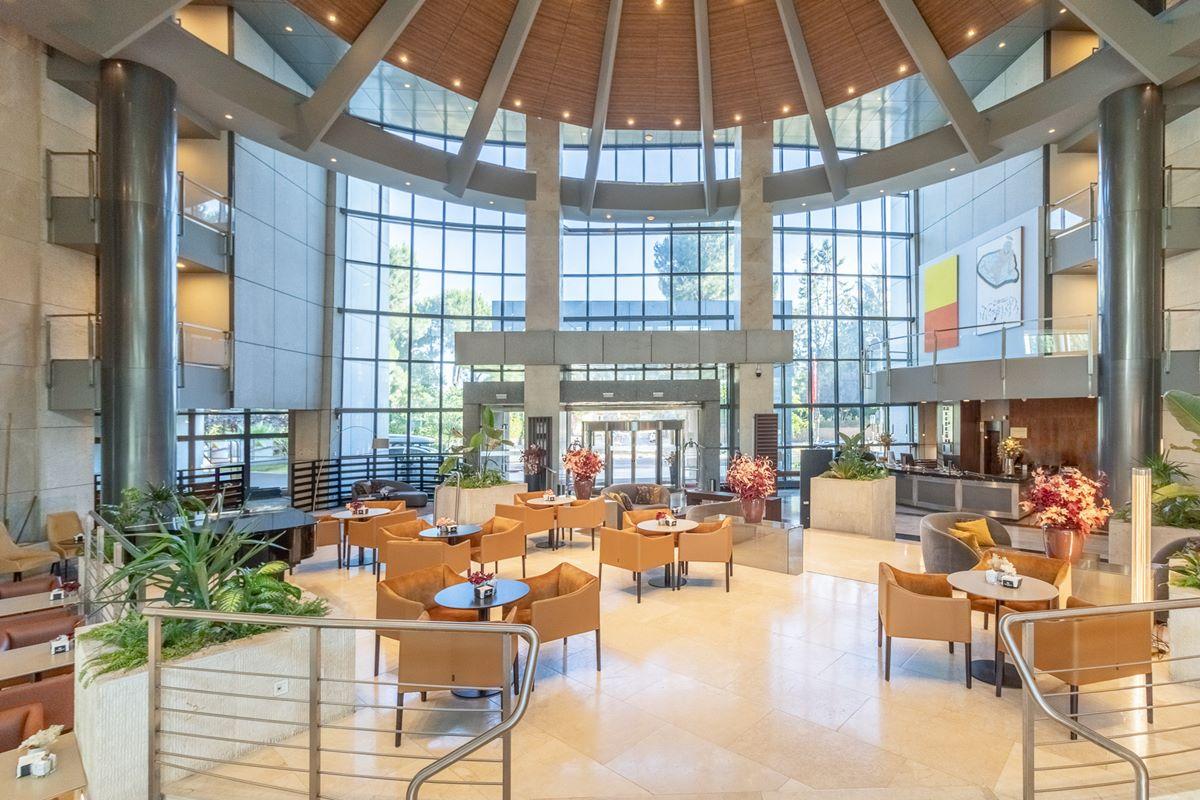 ยูโรสตาร์ สวีทส์ มิราซิเอร่า Hotel มาดริด ภายนอก รูปภาพ The lobby of the hotel