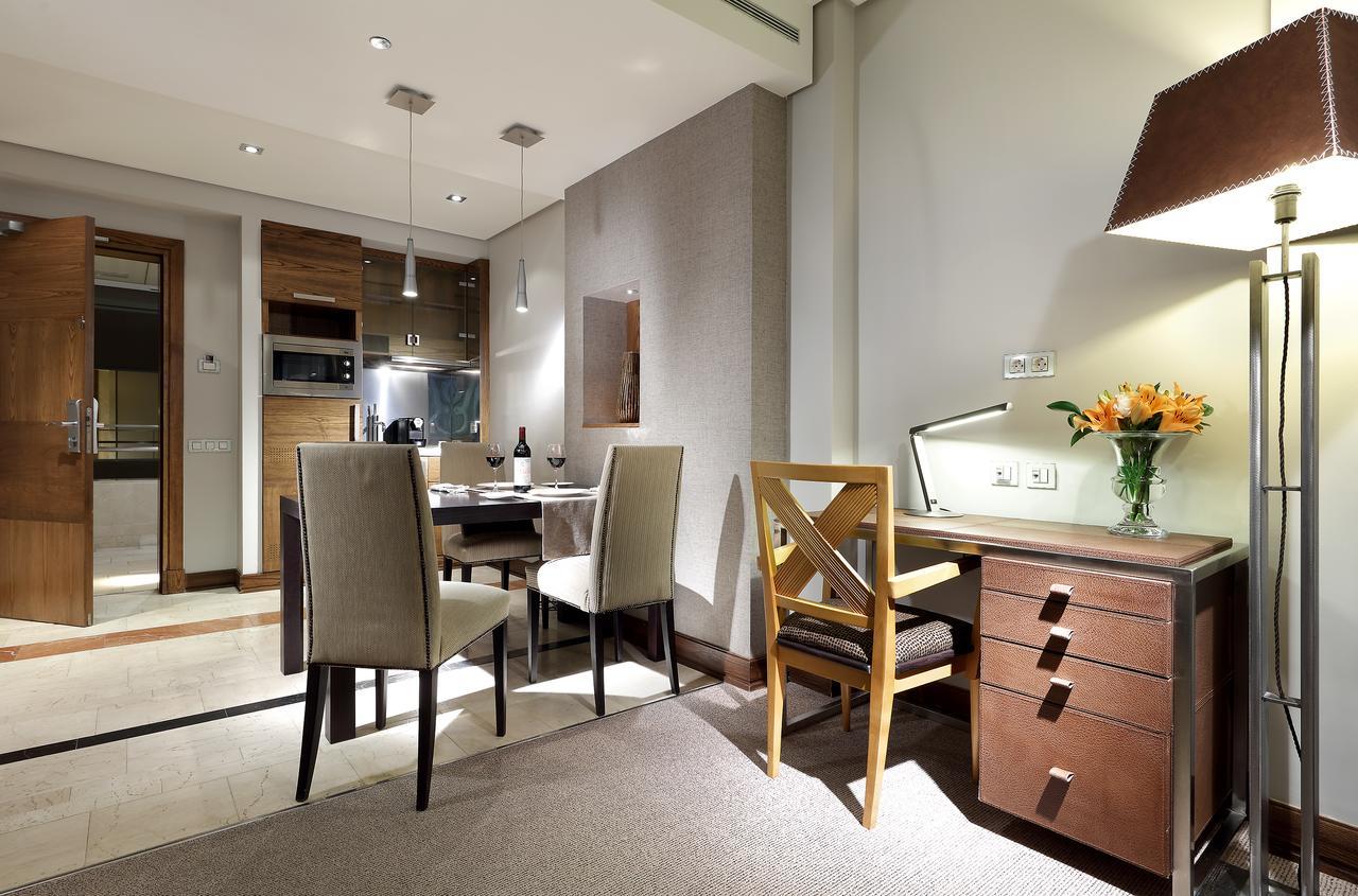 ยูโรสตาร์ สวีทส์ มิราซิเอร่า Hotel มาดริด ภายนอก รูปภาพ A typical apartment at The Park