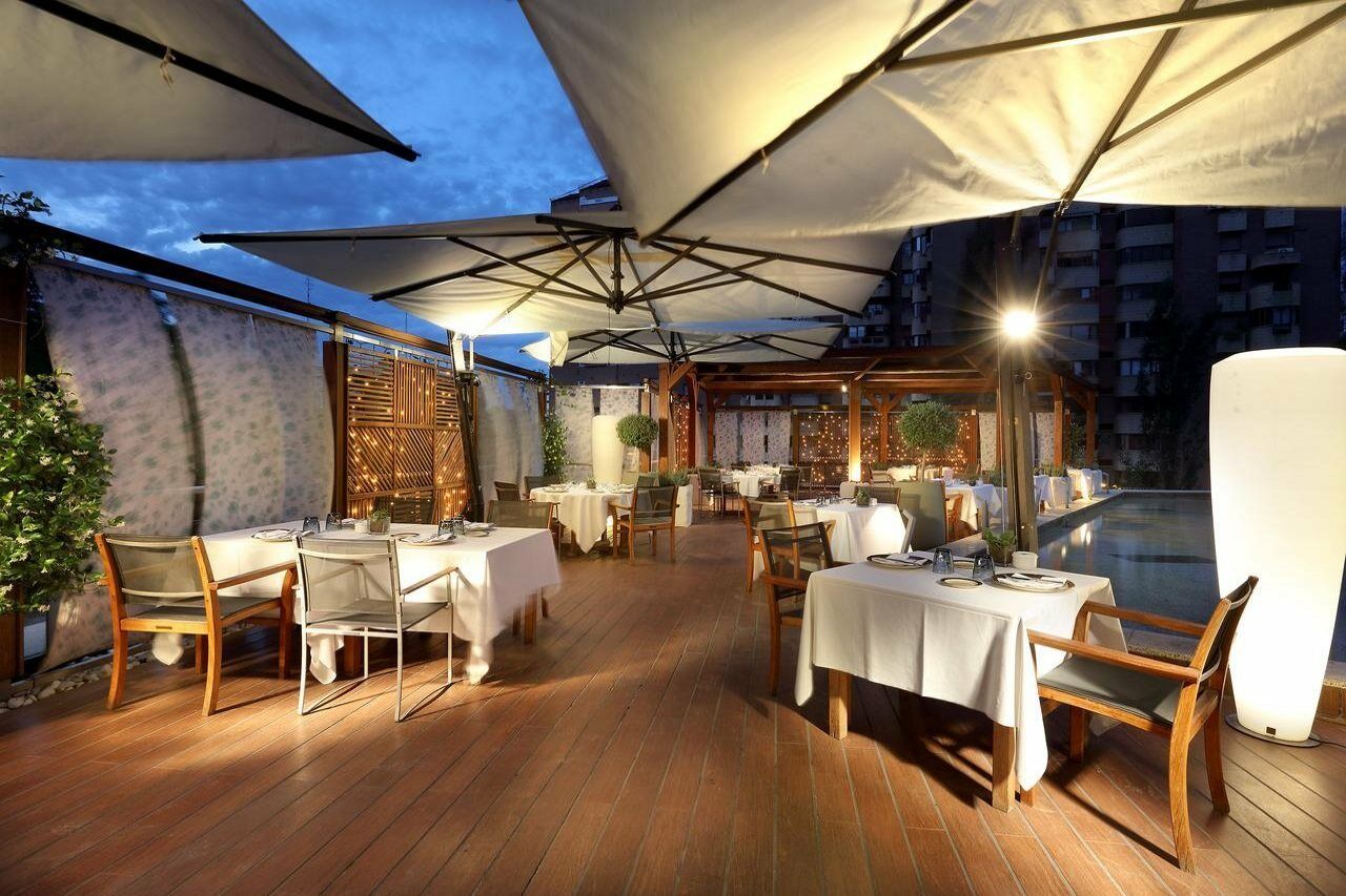 ยูโรสตาร์ สวีทส์ มิราซิเอร่า Hotel มาดริด ภายนอก รูปภาพ Restaurant in Athens