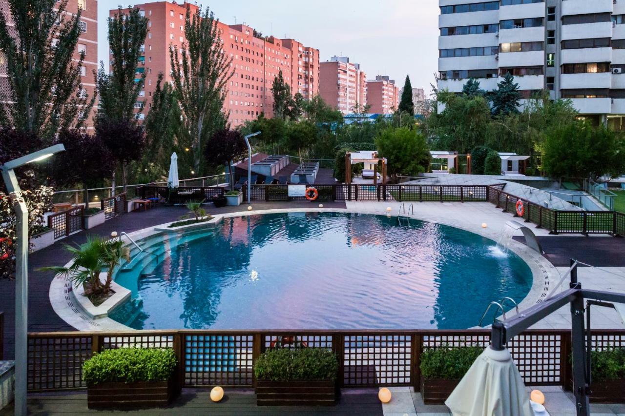 ยูโรสตาร์ สวีทส์ มิราซิเอร่า Hotel มาดริด ภายนอก รูปภาพ Swimming pool